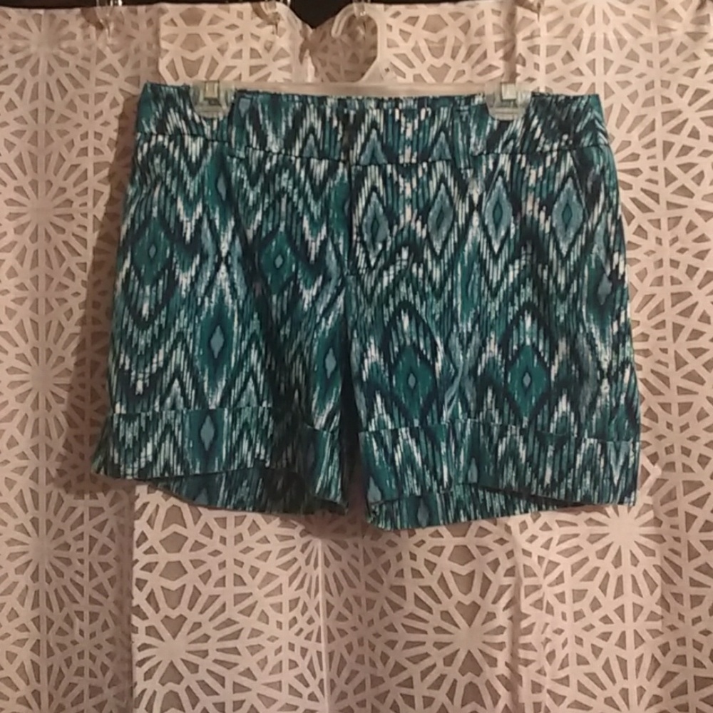 Women's mid-thigh shorts