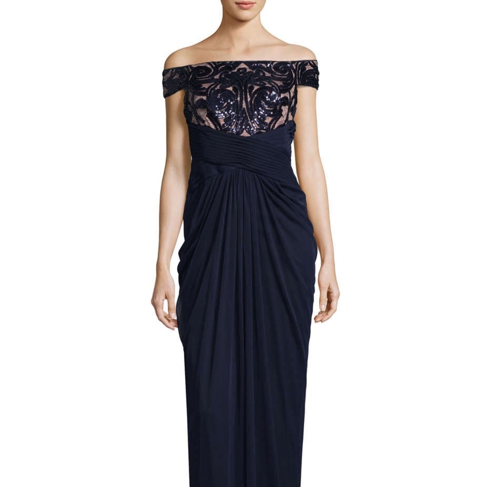 Adrianna Papell NWT Size 4 Gown