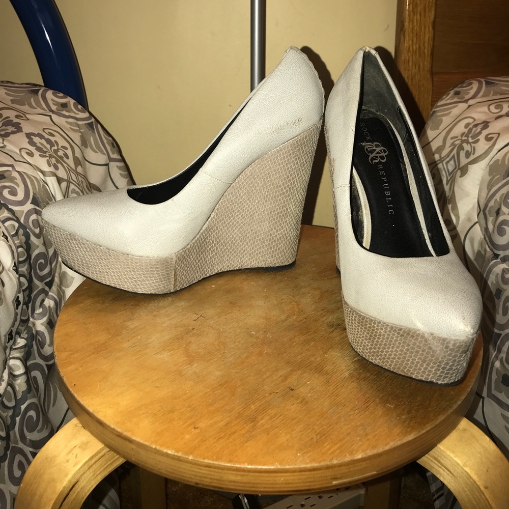 Gray wedge heels
