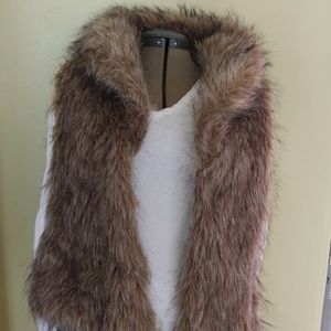 BB Dakota Faux Fur Vest w/ pockets