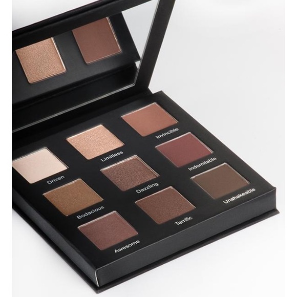 Real Her Playbook Shadow Palette - Picture 2 of 2