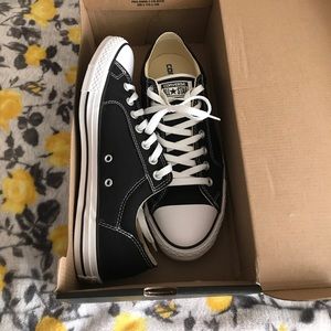 New black converse shoes
