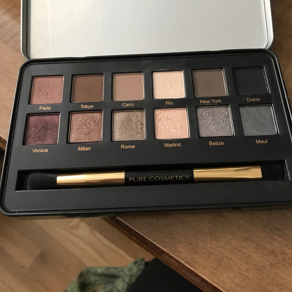 Pure Cosmetics pallet - Picture 2 of 5