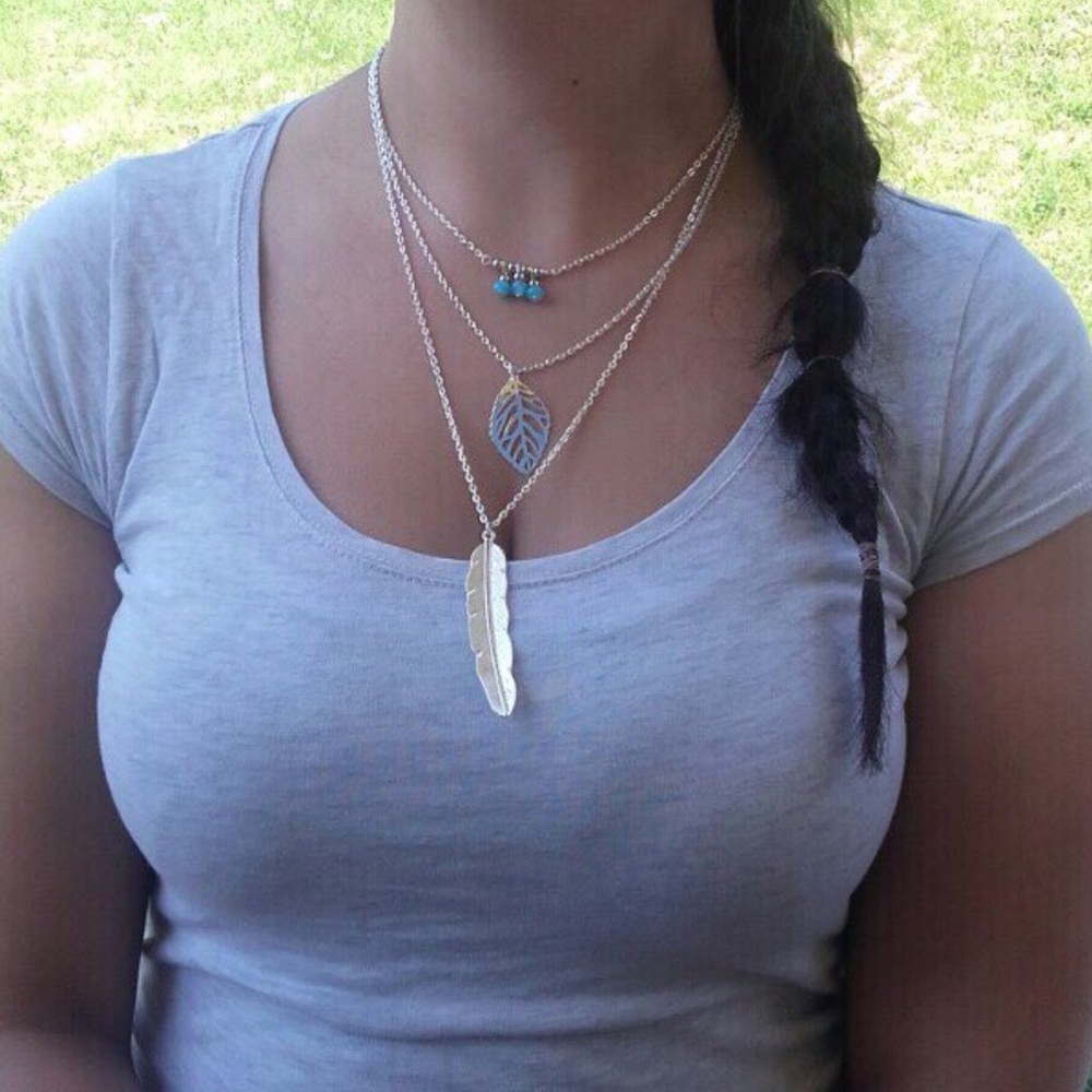 (Q3) Gold Feather Layer Necklace - Picture 3 of 5