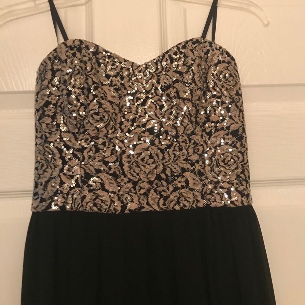Dress - Picture 2 of 4