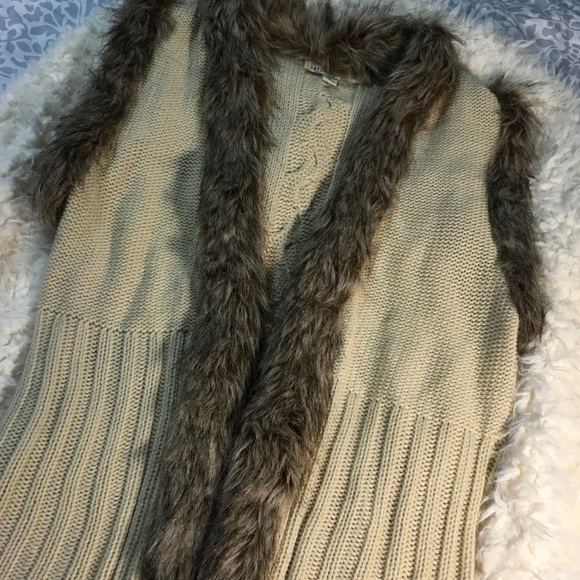 Carolyn Taylor Fur Vest - Picture 2 of 7