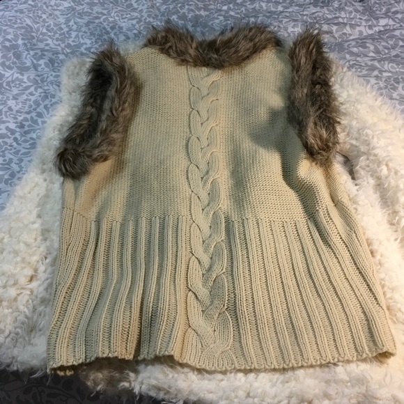 Carolyn Taylor Fur Vest - Picture 6 of 7