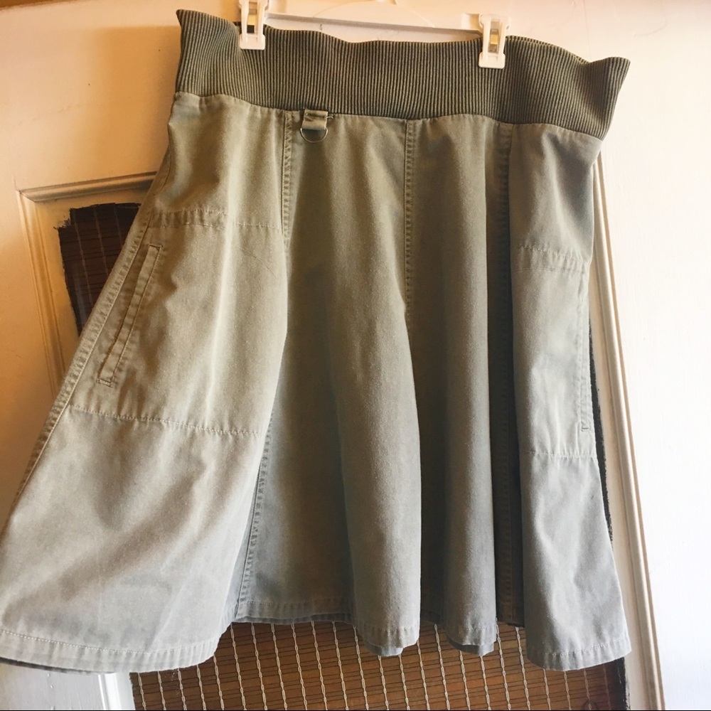 H&M army green circle skirt w/pockets