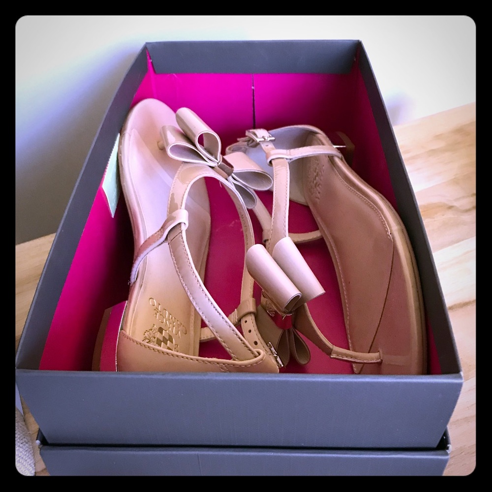 Vince Camuto Harmonia Nude flats. Like New. US 7.5