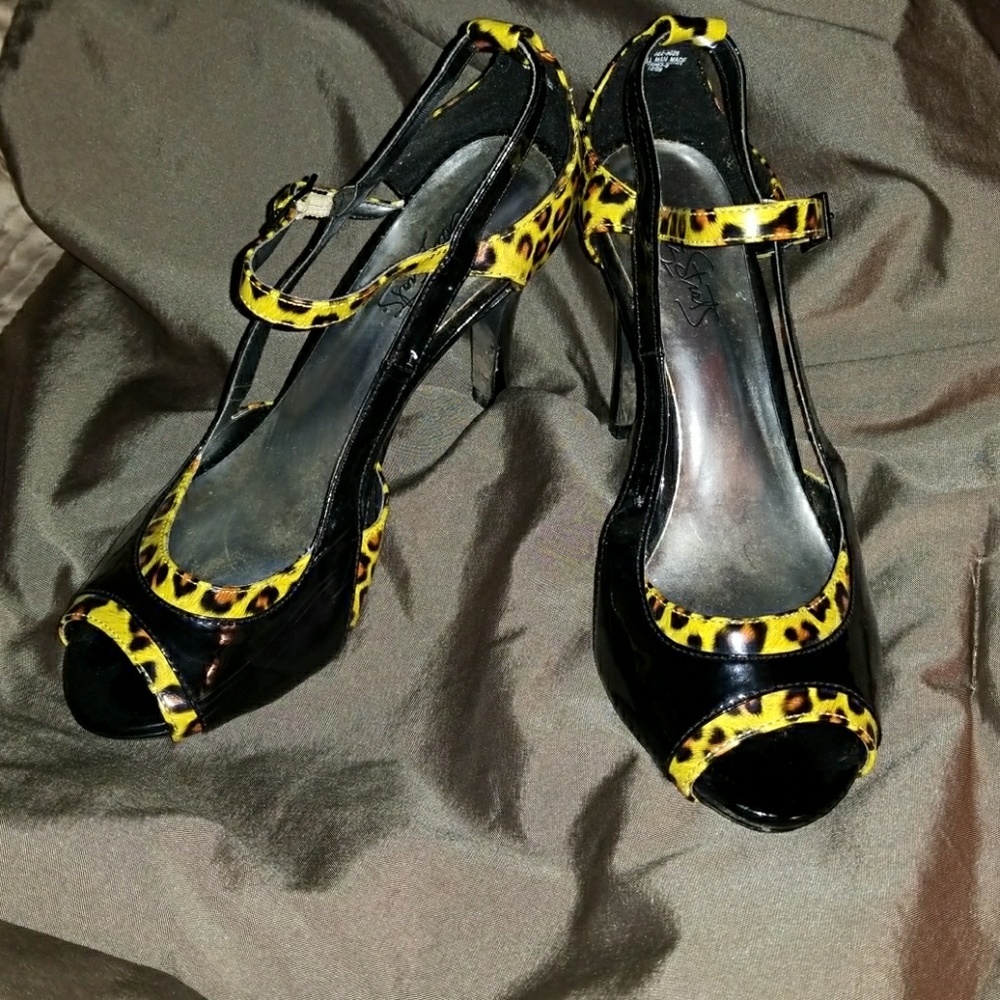 City streets leopard heels