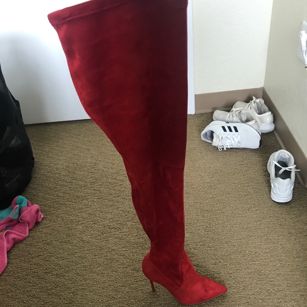 Red thigh high boots STEVE MADDEN
