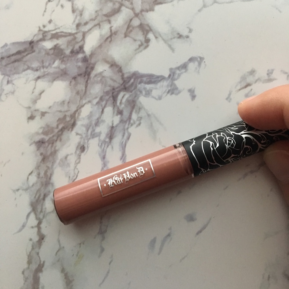 Mini Kat Von D liquid lipstick in Ludwig