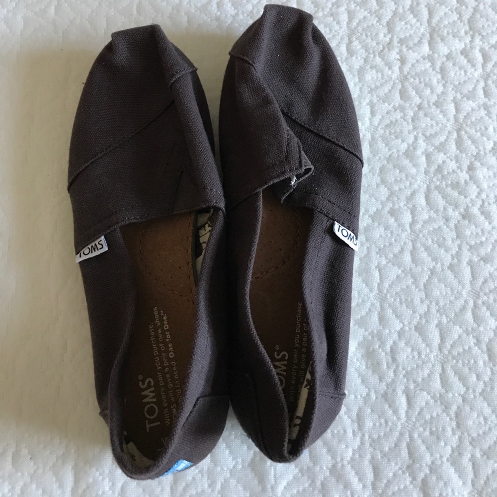 Toms size 7 never worn