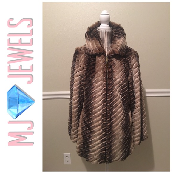 G by Giuliana Rancic Jackets & Blazers - 💕Not New💕Faux Fur Coat💕