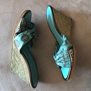 WEDGE SANDALS
