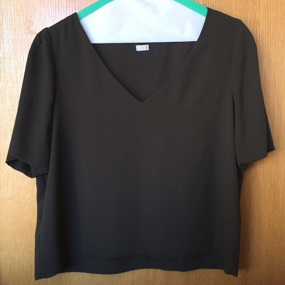Aritizia Babaton Olive Green Blouse Size S