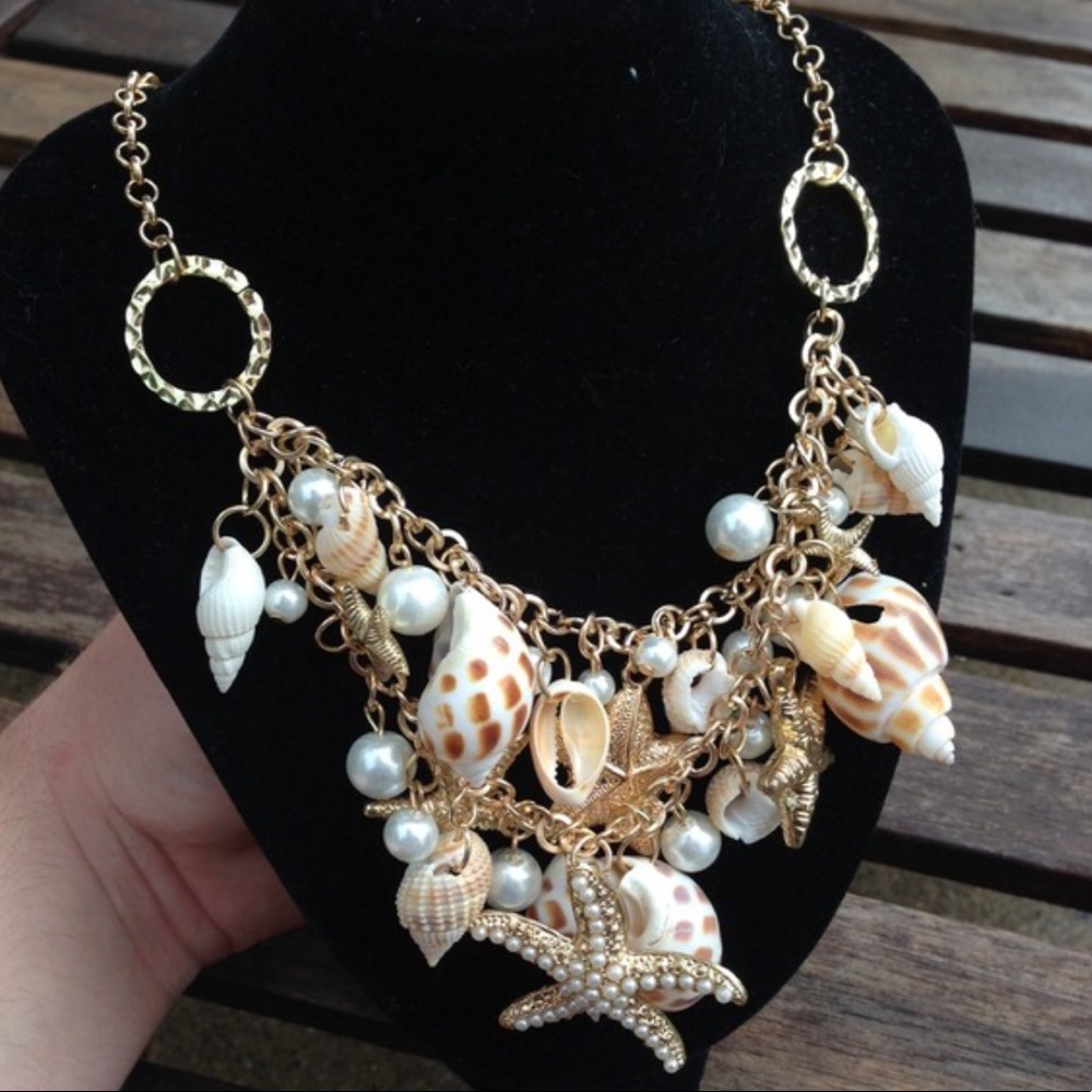 (S1) Gorgeous Shell Necklace - Picture 2 of 5