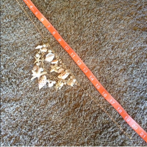(S1) Gorgeous Shell Necklace - Picture 3 of 5
