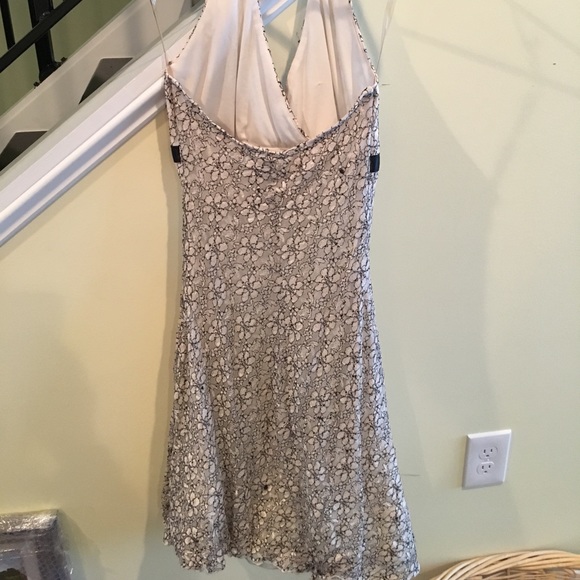 Ivory and black embroidered dress - Picture 2 of 3