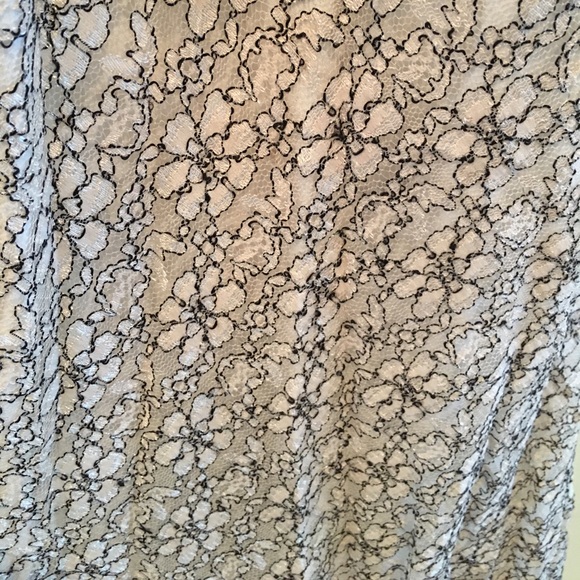 Ivory and black embroidered dress - Picture 3 of 3