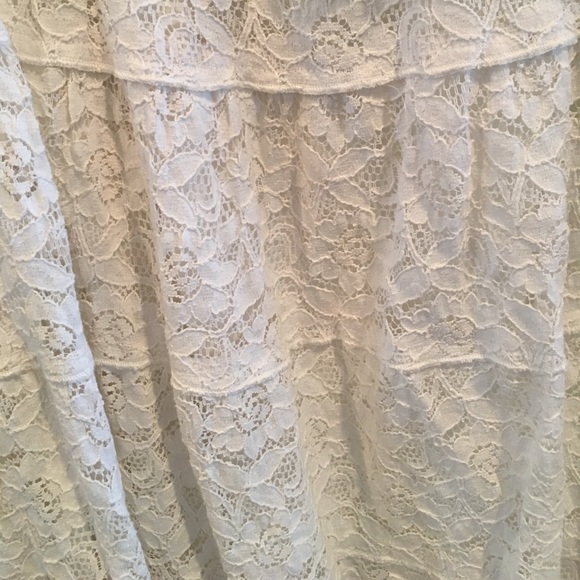 White lace skirt - Picture 2 of 2