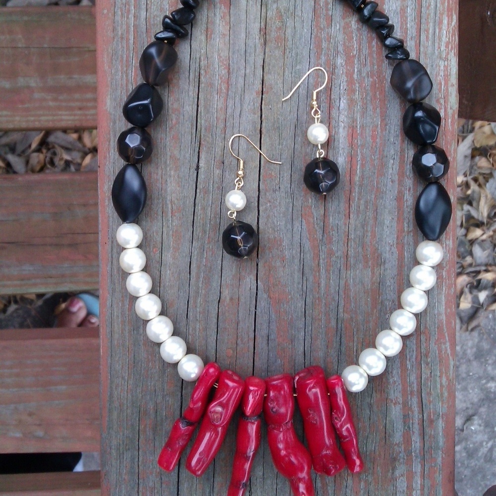 NWOT Real Coral/Faux Pearl Necklace Set