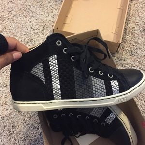 Ugg Taylah woven suede in size 7. Worn twice.