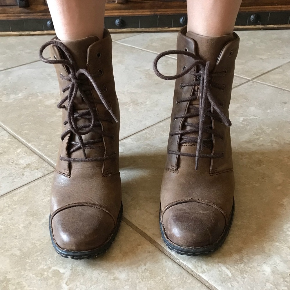 BORN BOOTS