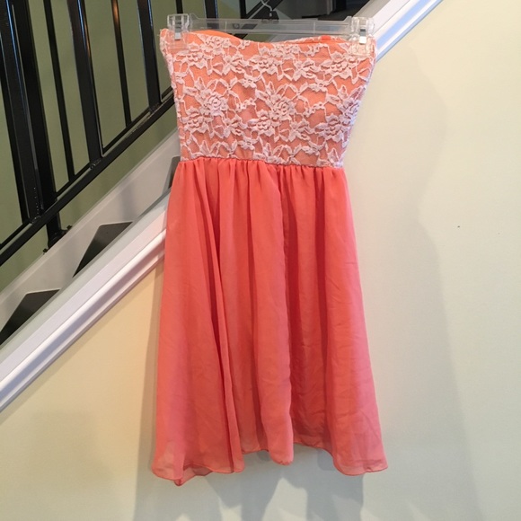 Salmon lace dress - Picture 2 of 2
