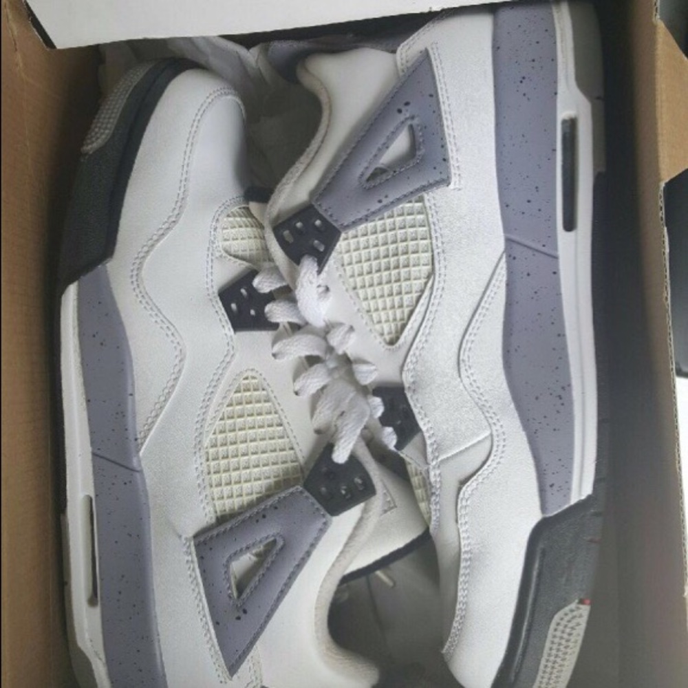 Retro Jordan 4’s