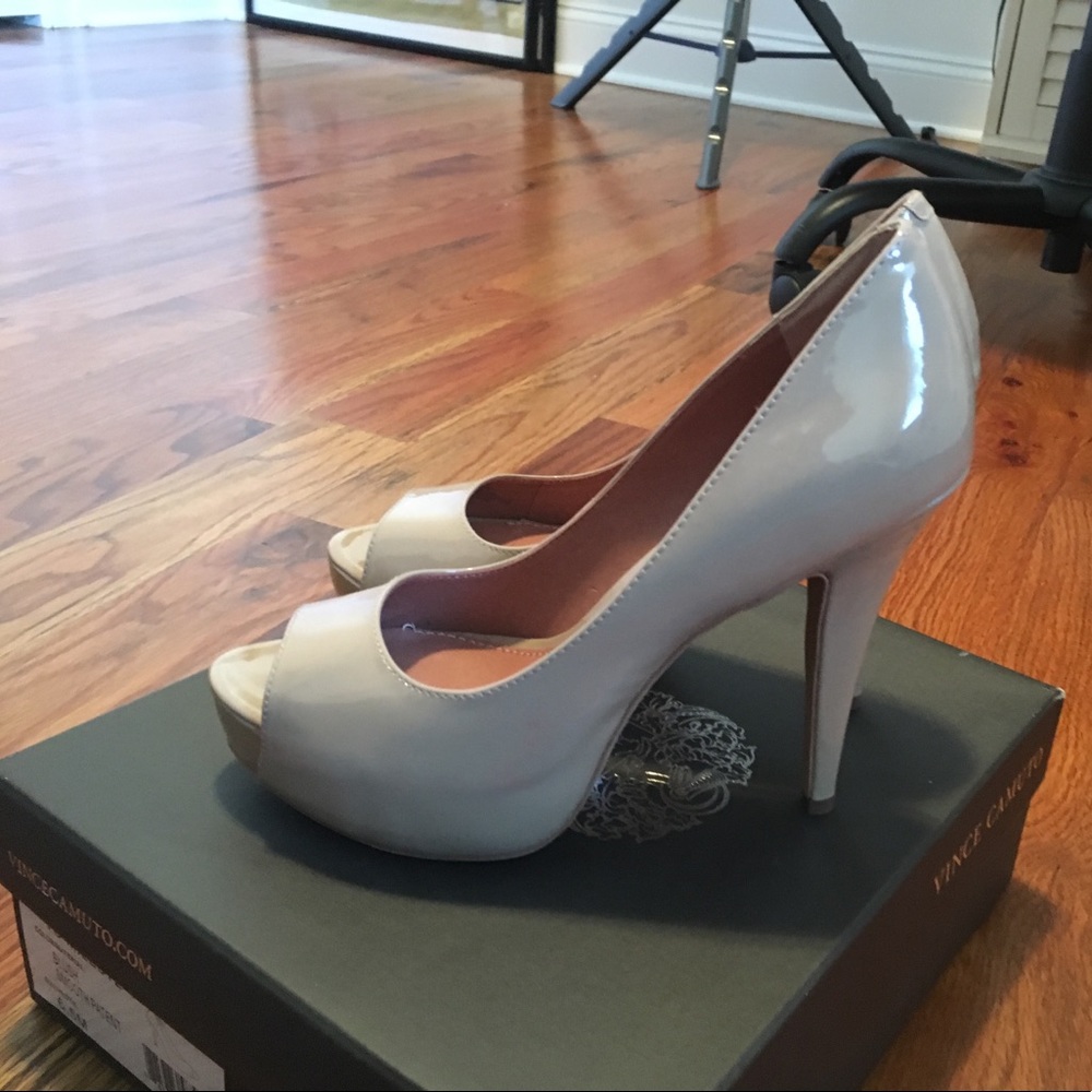 Vince Camuto nude peep toe