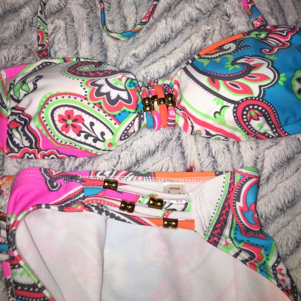 Bathing suit - Picture 2 of 3
