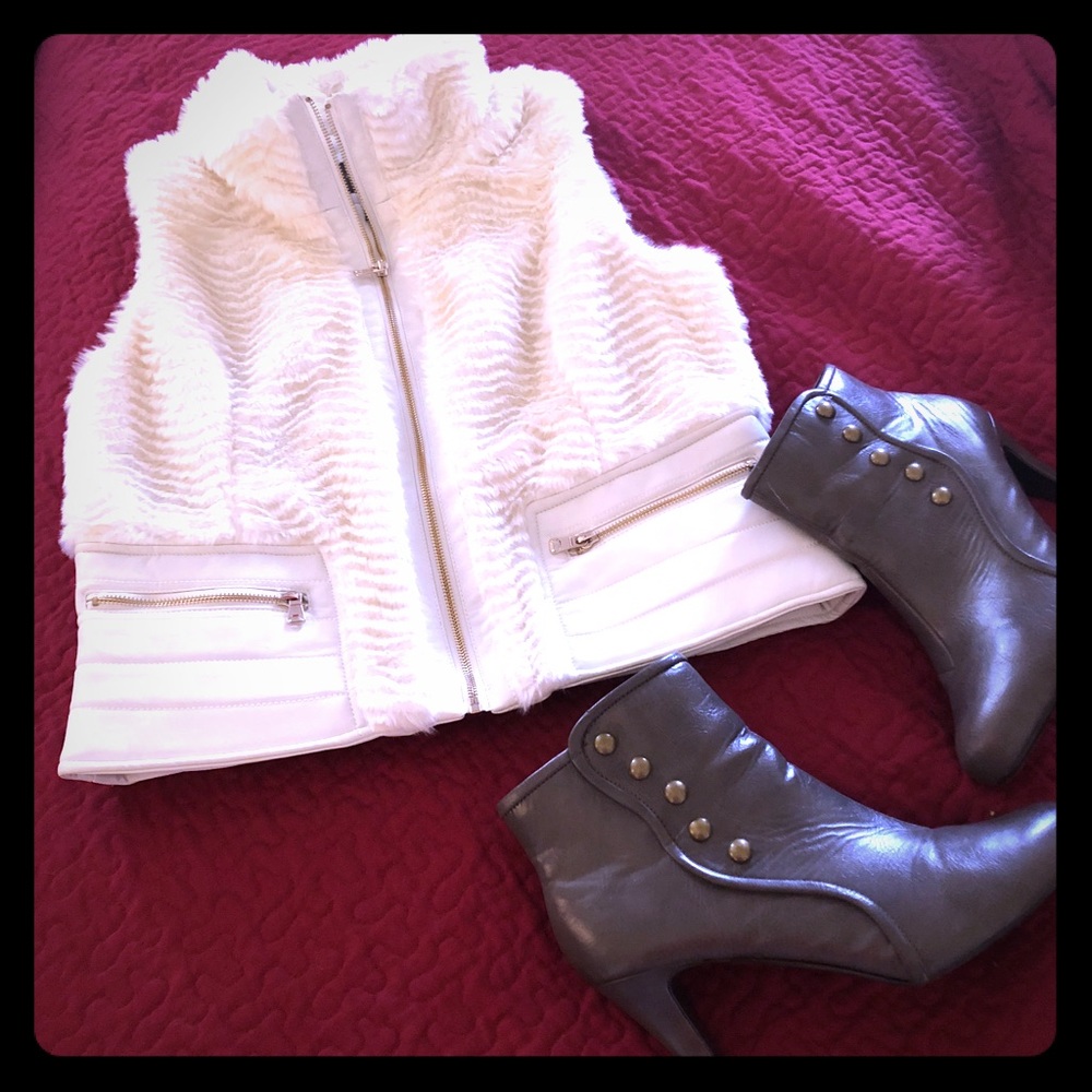 Cream GiSono By Cavalini Vest size Lg