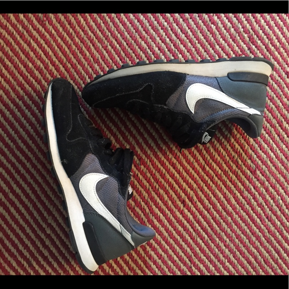 Nike internationalist sneakers