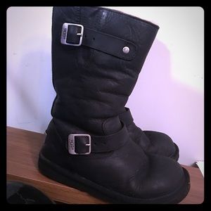 UGG women's sz 6 sutter fits like 5 1/2