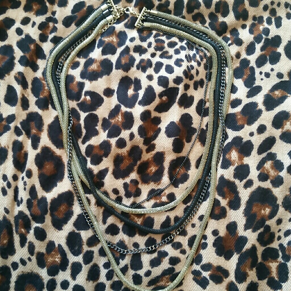 5 Chain Black and gold necklace