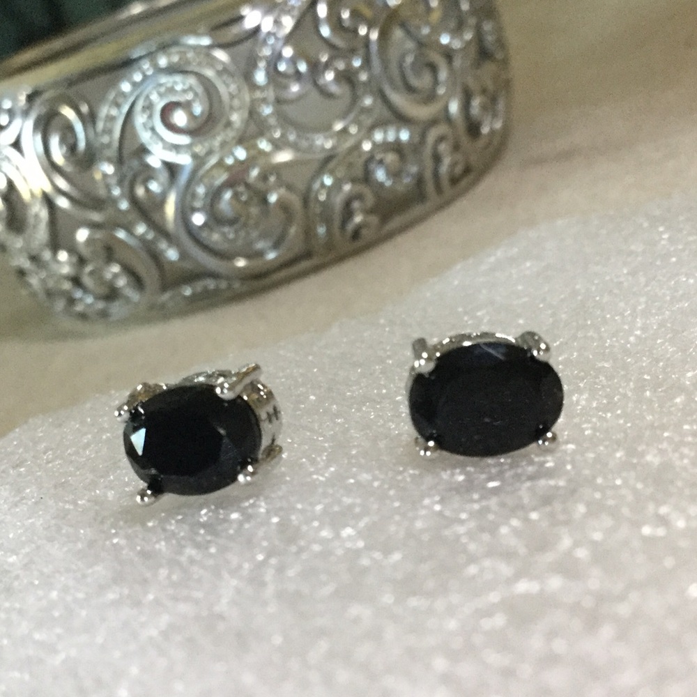 Dark blue stone & Silver filigree Studs