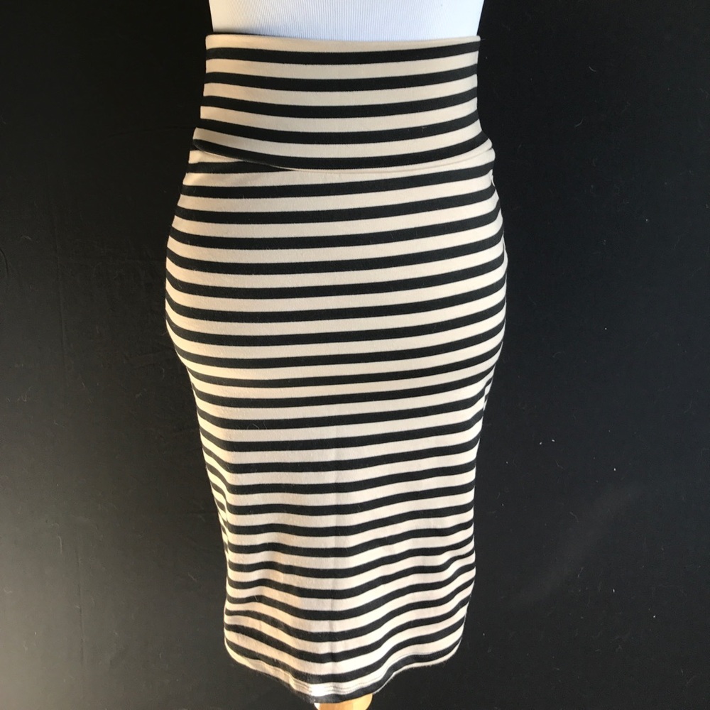 USED LulaRoe Cassie Skirt