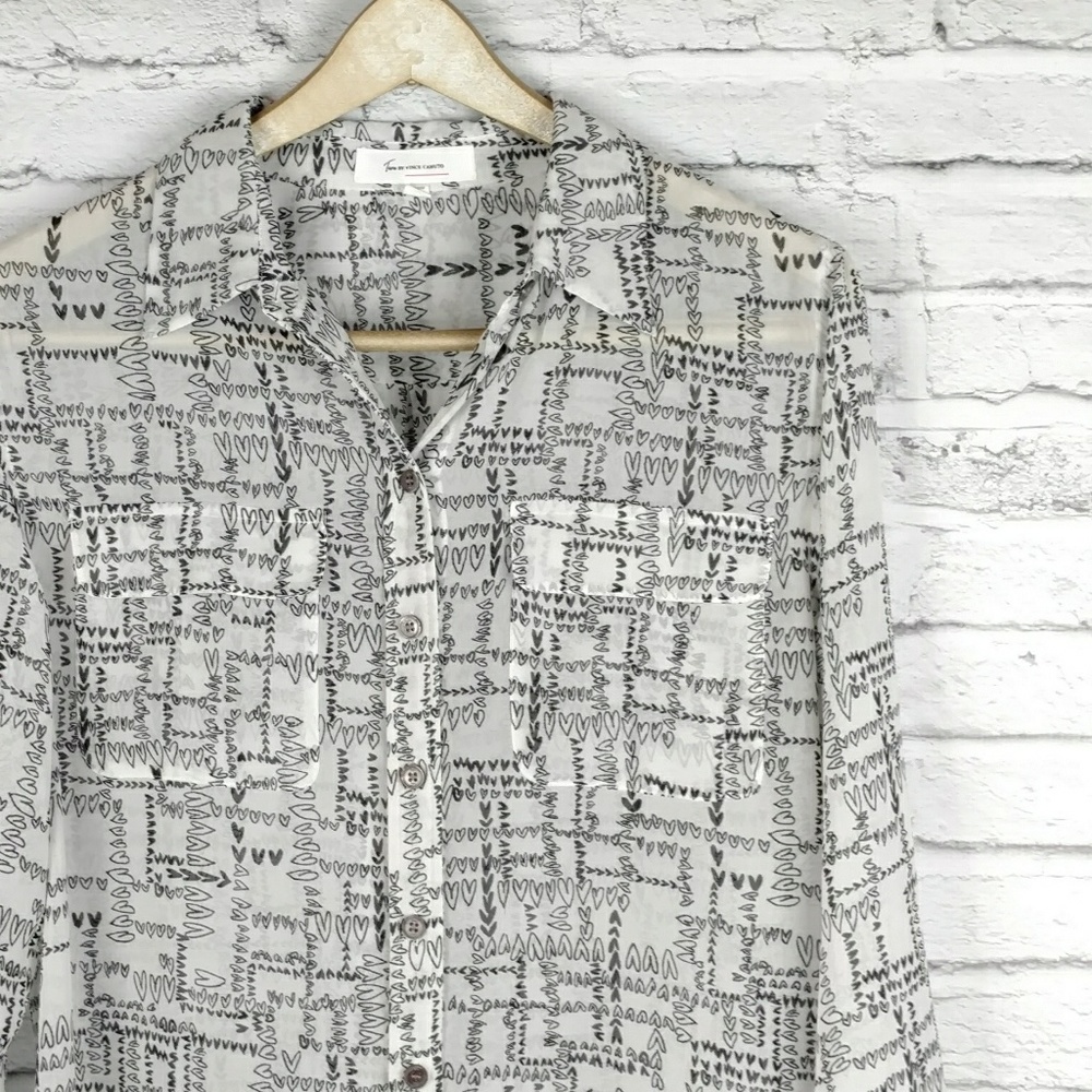 Two by Vince Camuto heart top