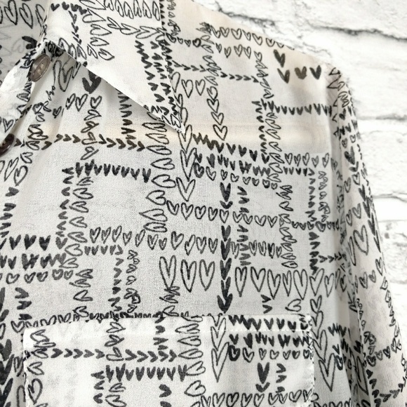 Two by Vince Camuto heart top - Picture 3 of 6