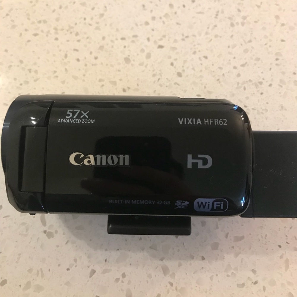 CANON HD VIXIA HF R62** Like New***