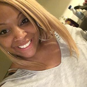 Meet your Posher, Alicia