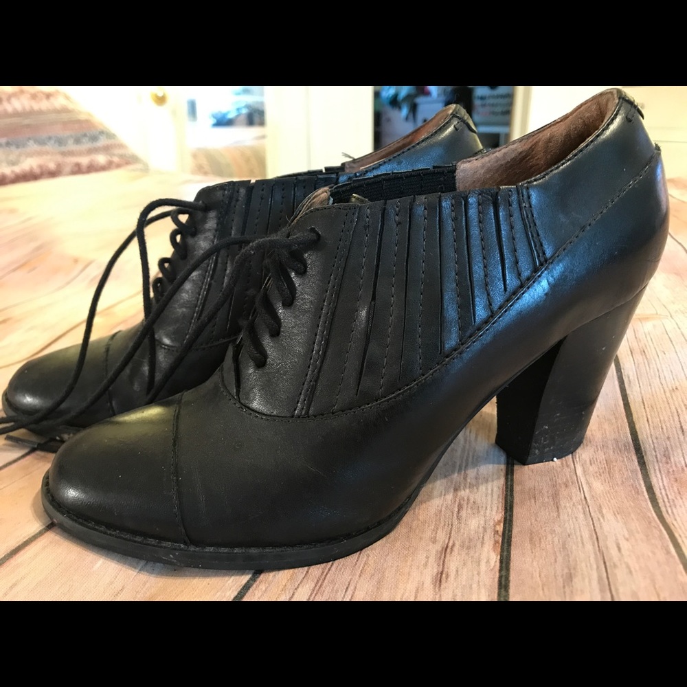 Clarks black booties! EUC!