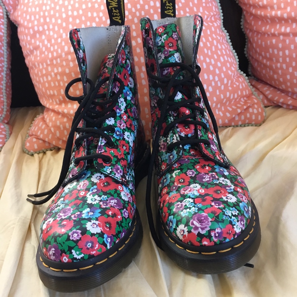 Hot! Docs! Dr martens pascal floral boots