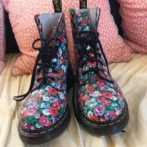 Hot! Docs! Dr martens pascal floral boots