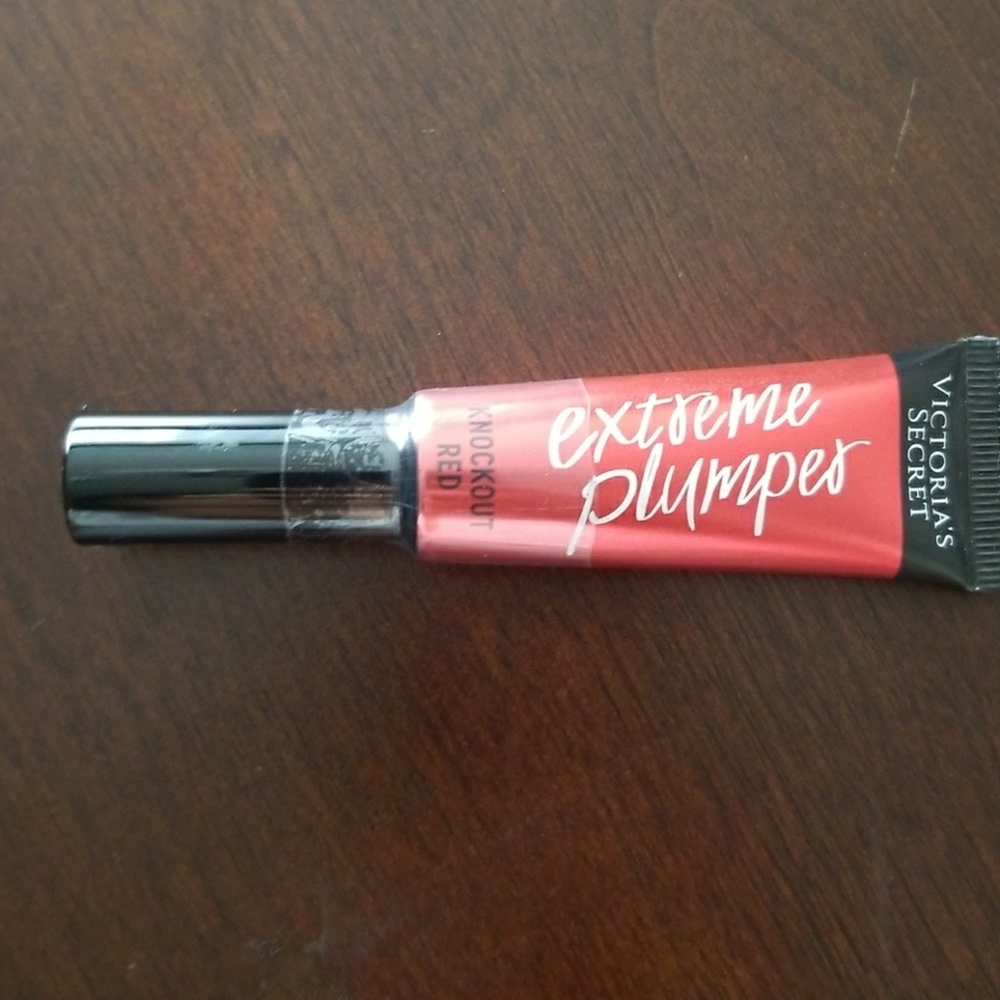 NWT Red Lip plumper
