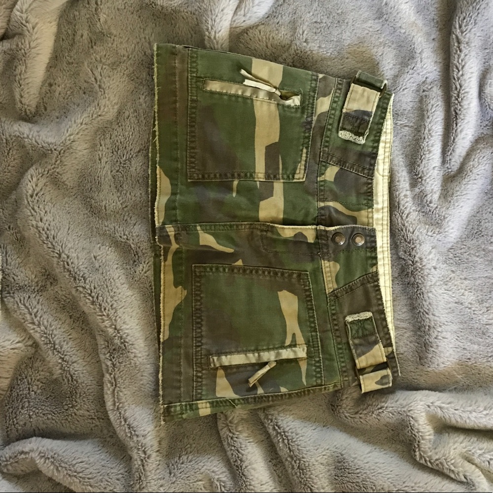 Camouflage mini skirt