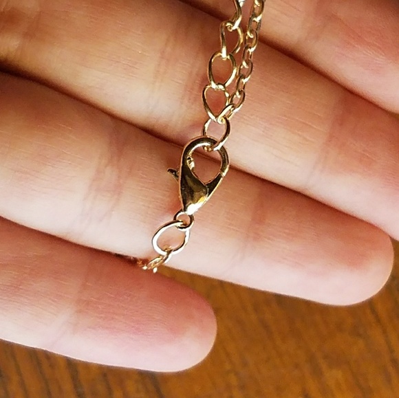 NWOT Triangle Gold Necklace - Picture 5 of 7