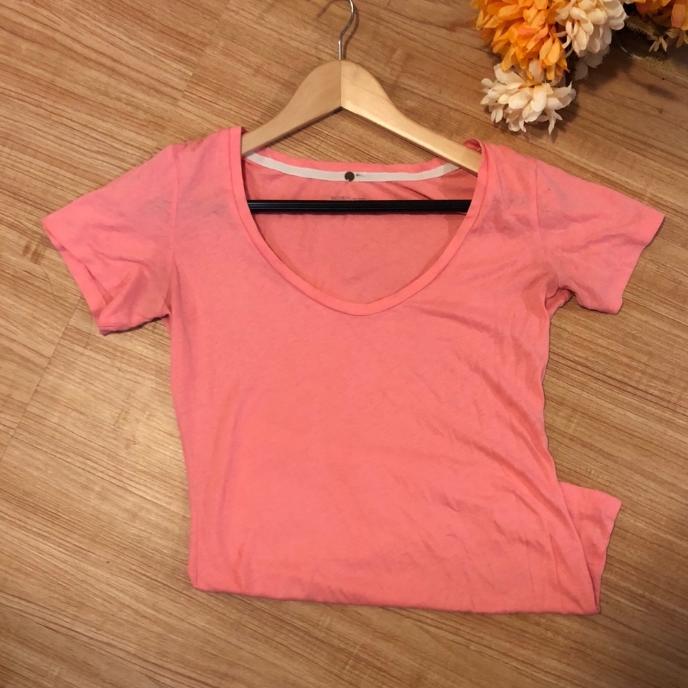🌸Victoria’s Secret coral t shirt🌸