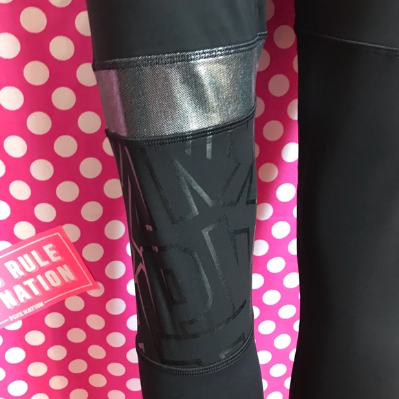 NWT VS PINK ultimate cropped yoga leggings - Picture 4 of 4